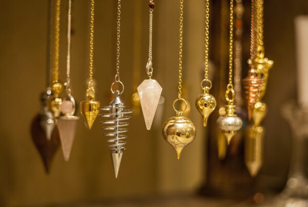 como usar el pendulo hebreo para sanar tus emociones guia paso a paso para principiantes 1