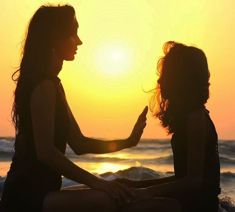 existe el karma que son las relaciones karmicas y que tienen para ensenarte 1