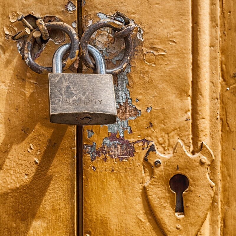 hoy a las 333 am millones sonaron con la misma puerta cerrada la abriste 1