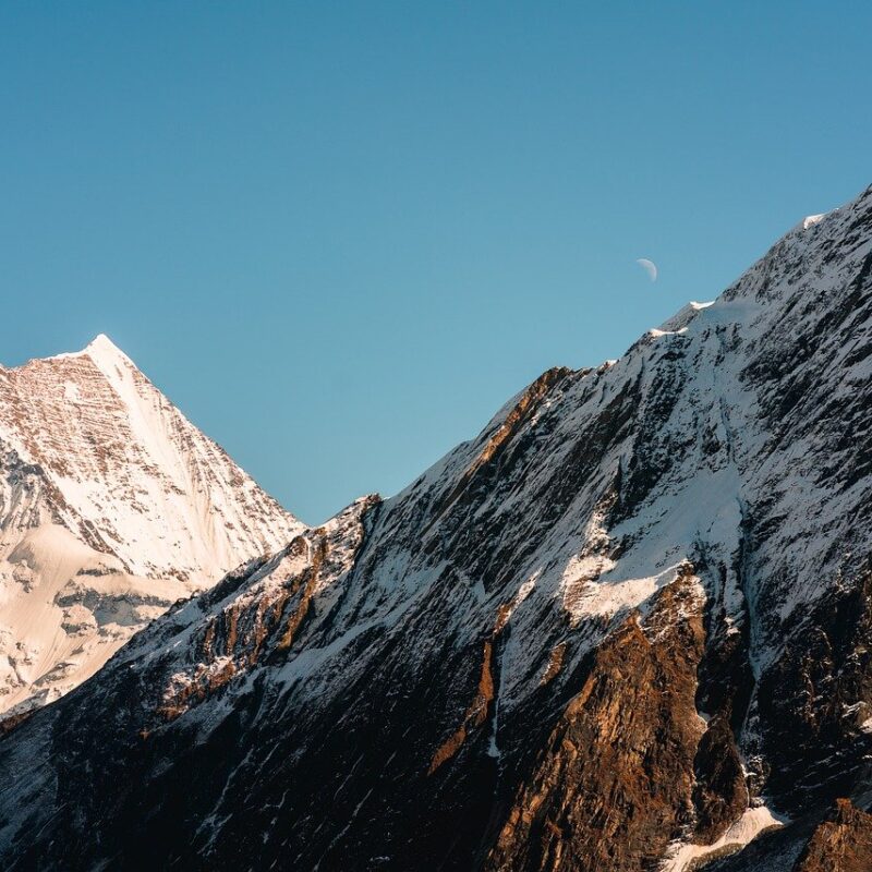 rajinikanth en el ganges por que los retiros espirituales en los himalayas se vuelven tendencia entre famosos 1