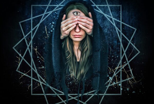 tu hormigueo en la cabeza no es nada medico es la activacion de tu tercer ojo 1